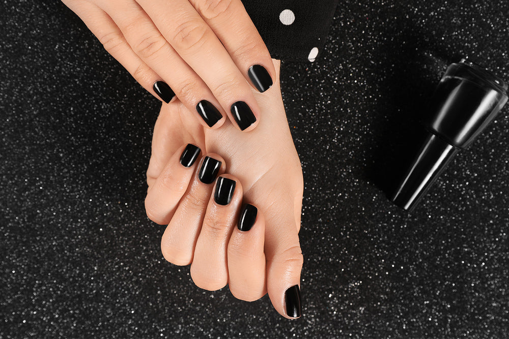 Six Striking Black Gel Nail Designs