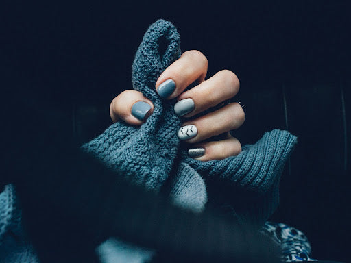 15 Must-Try Gray Nail Designs